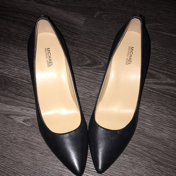 MK black leather pumps NWOT - Picture 3 of 6